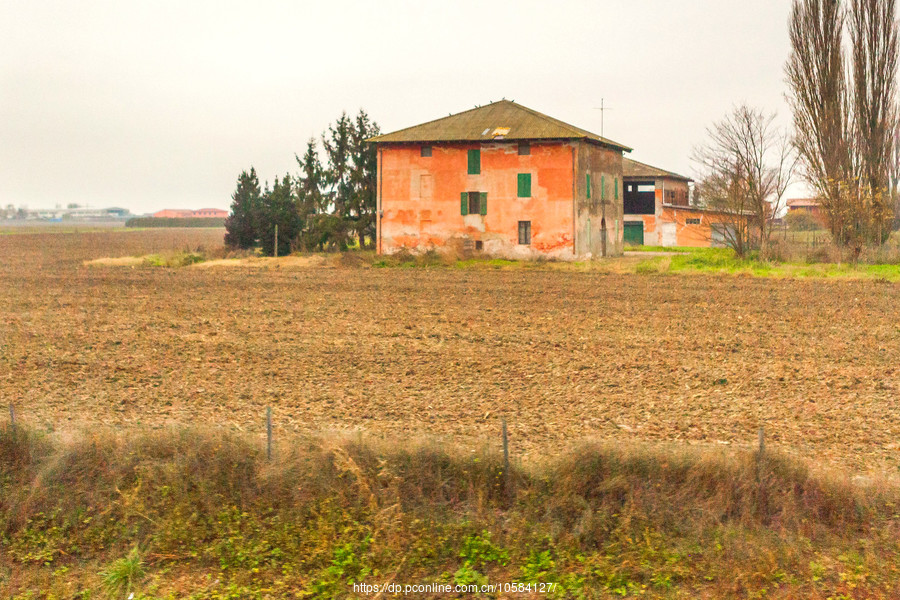 意大利路途秋后的农村