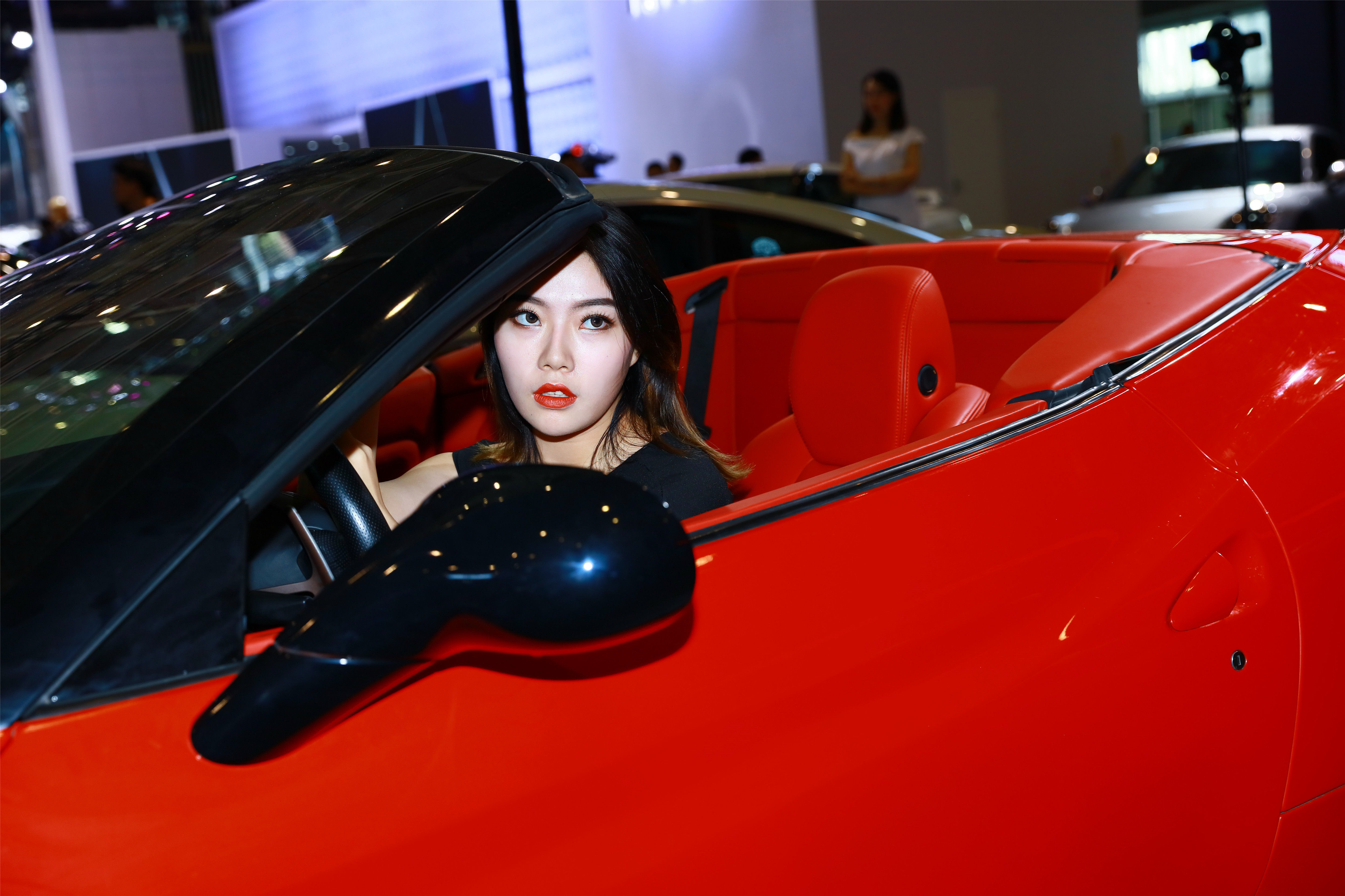 日产GT-R 改装车美女王君瑜模特高清桌面壁纸 - 美女贴图 - 华声论坛