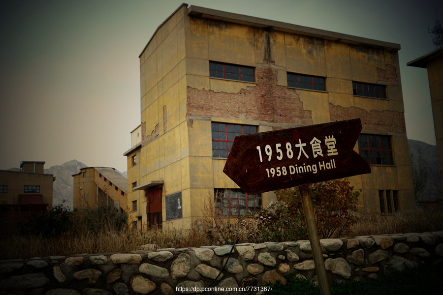 贺兰山下的1958艺木产业园,前身是废弃多年的磷矿厂~~~查看大图曝光