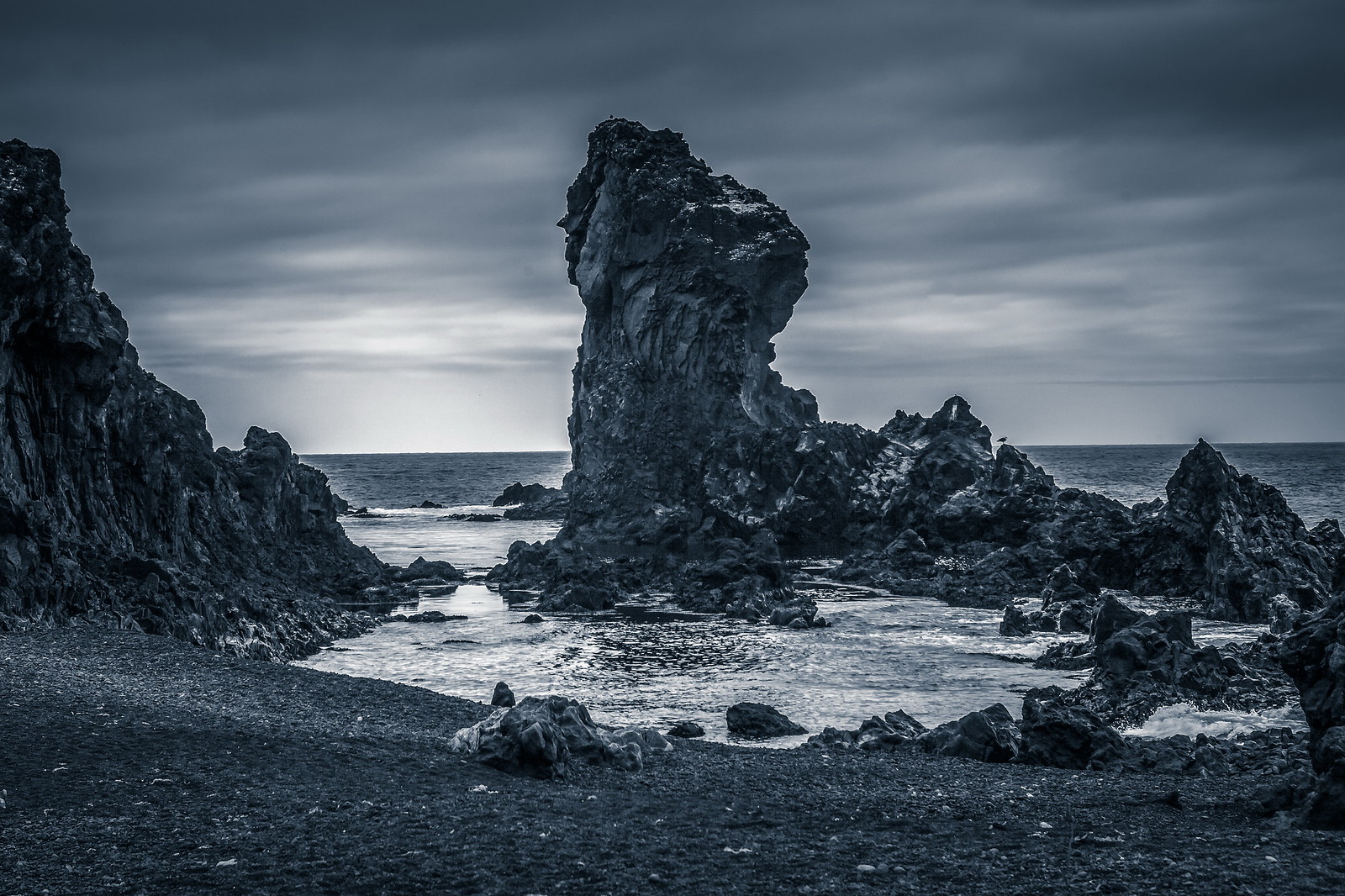 冰岛Djúpalónssandur沙滩，礁石地标