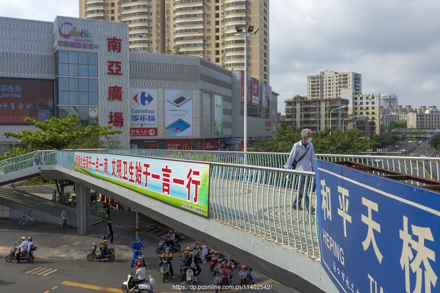 四月,疫情中的海口街头