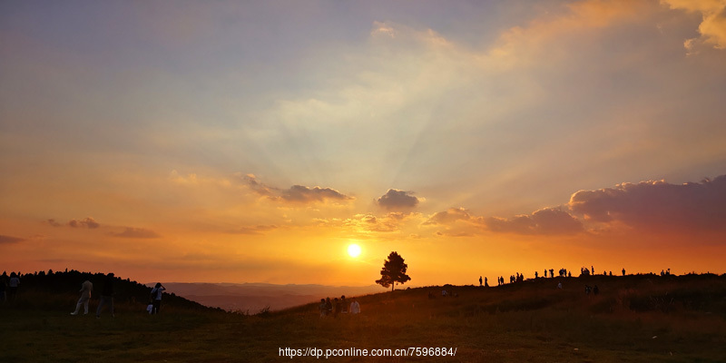 朗目山上夕阳红