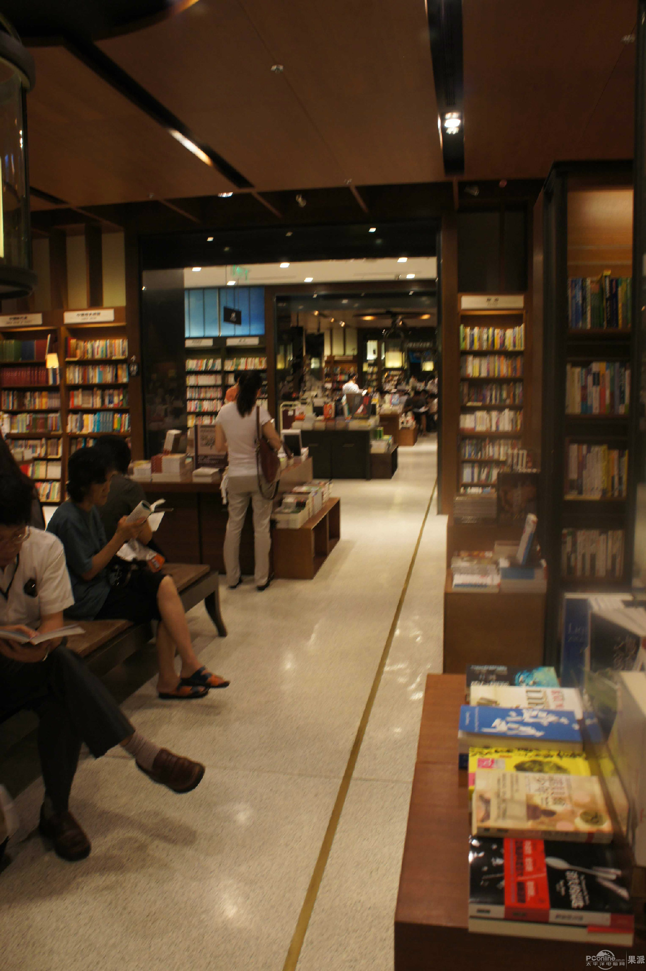 台北记忆之初--诚品书店与故宫博物院