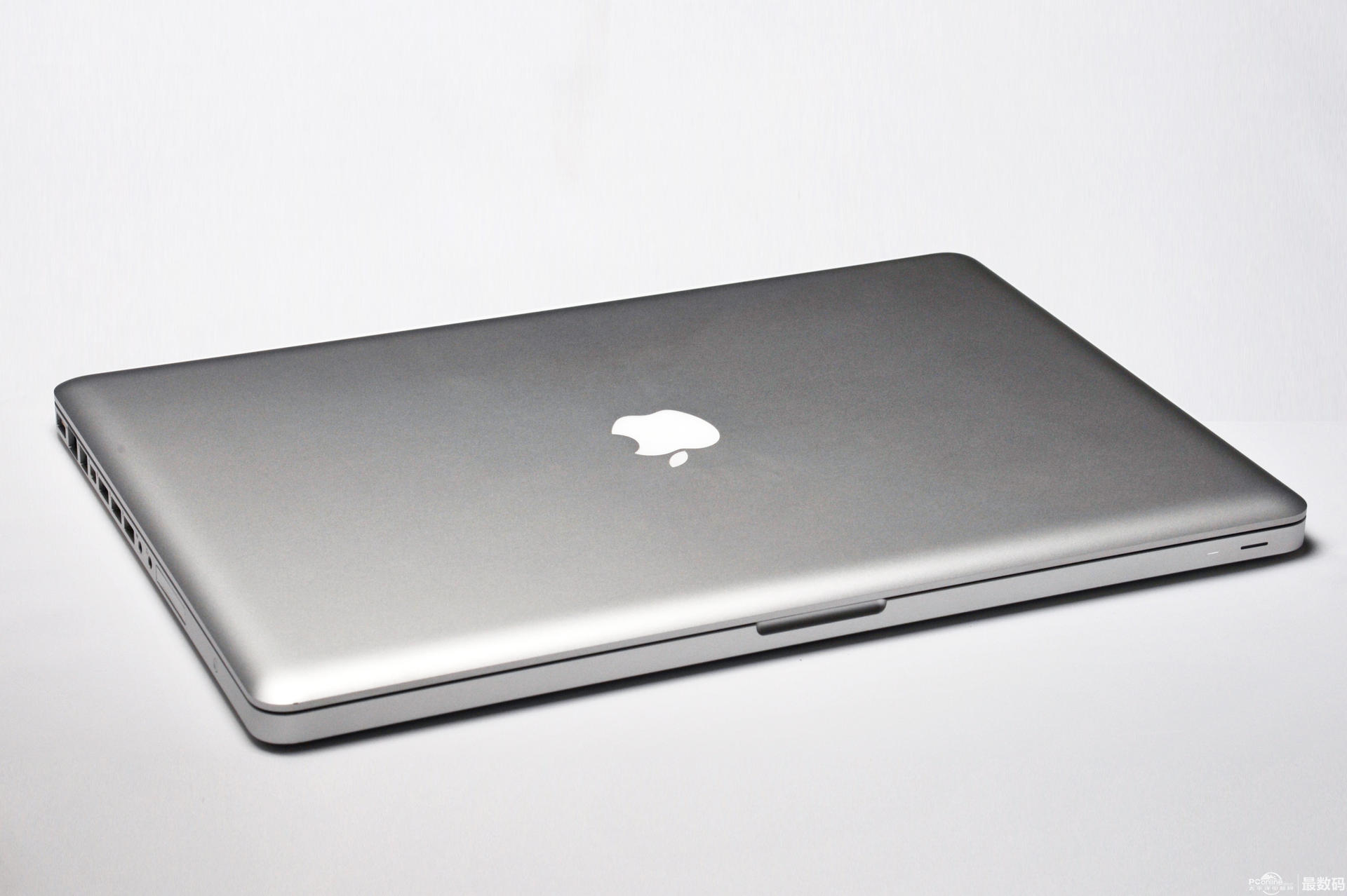 出手自用的apple 17寸 MacBook Pro_最数码二