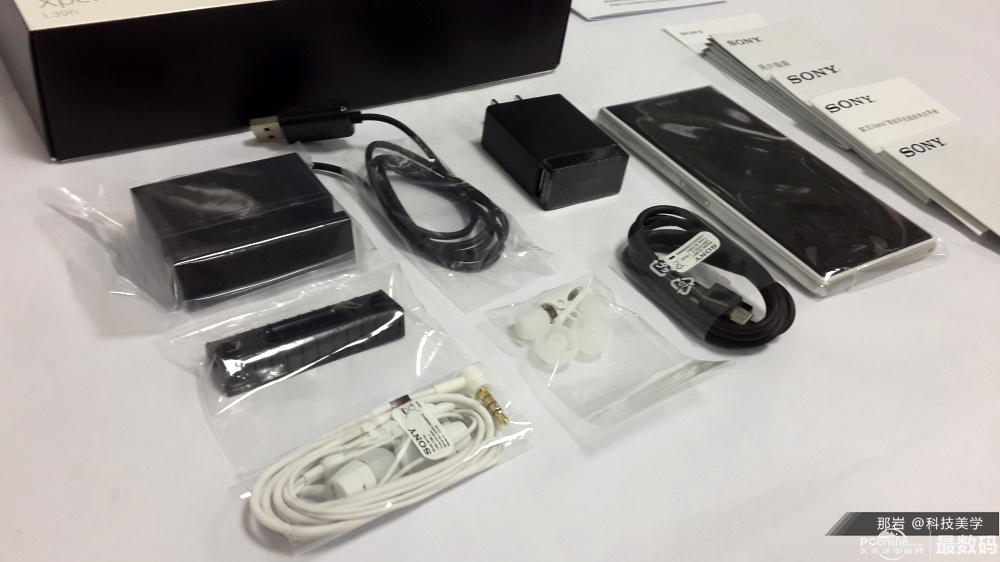 【科技美学】索尼 Xperia Z1 深度测评(1)开箱及