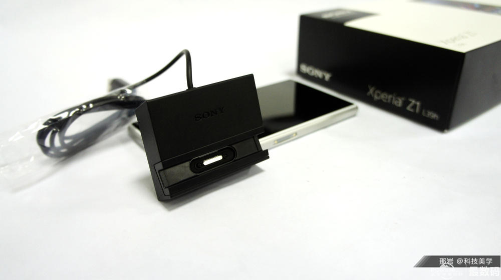 【科技美学】索尼 Xperia Z1 深度测评(1)开箱及