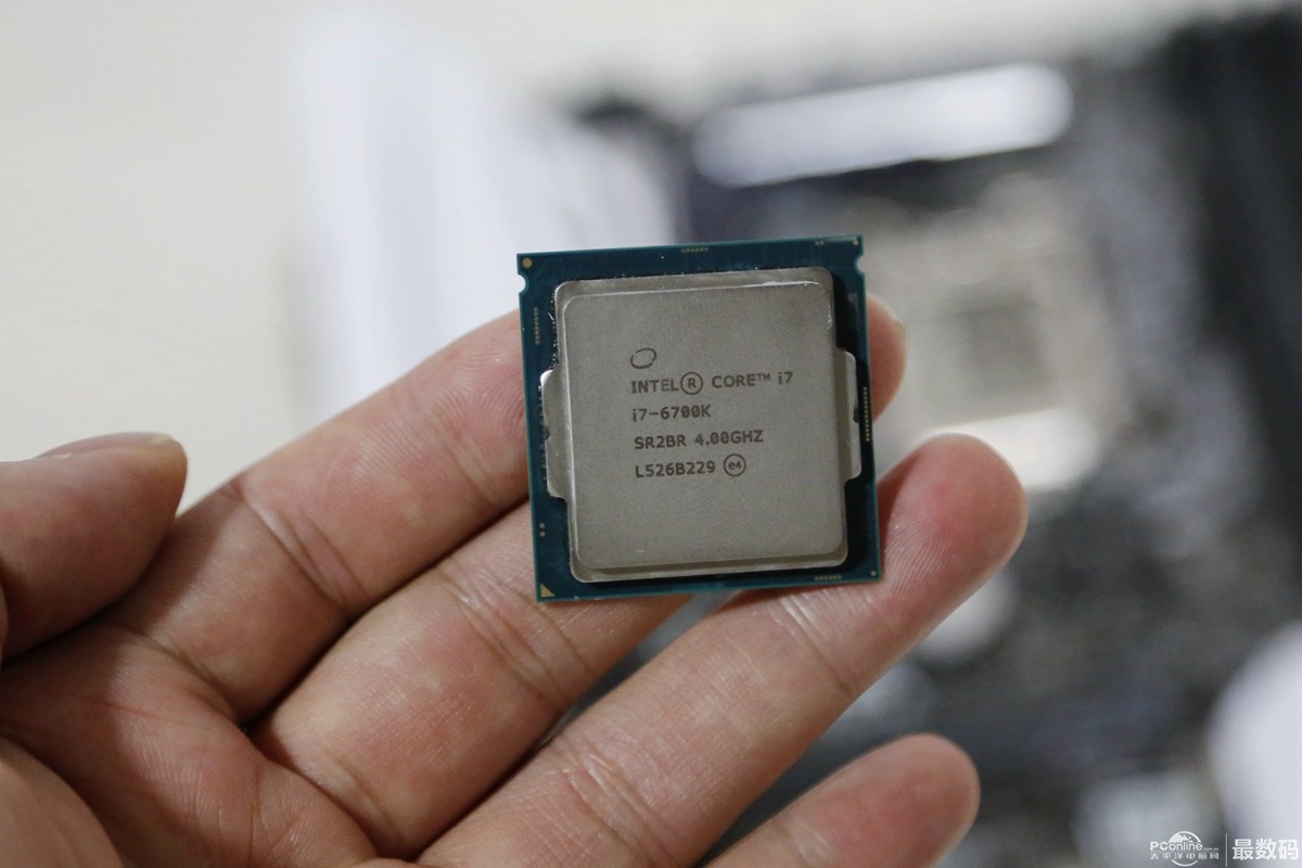 最新skylake架构桌面级旗舰i7-6700k,14nm工艺,lga1151接口,四核心八