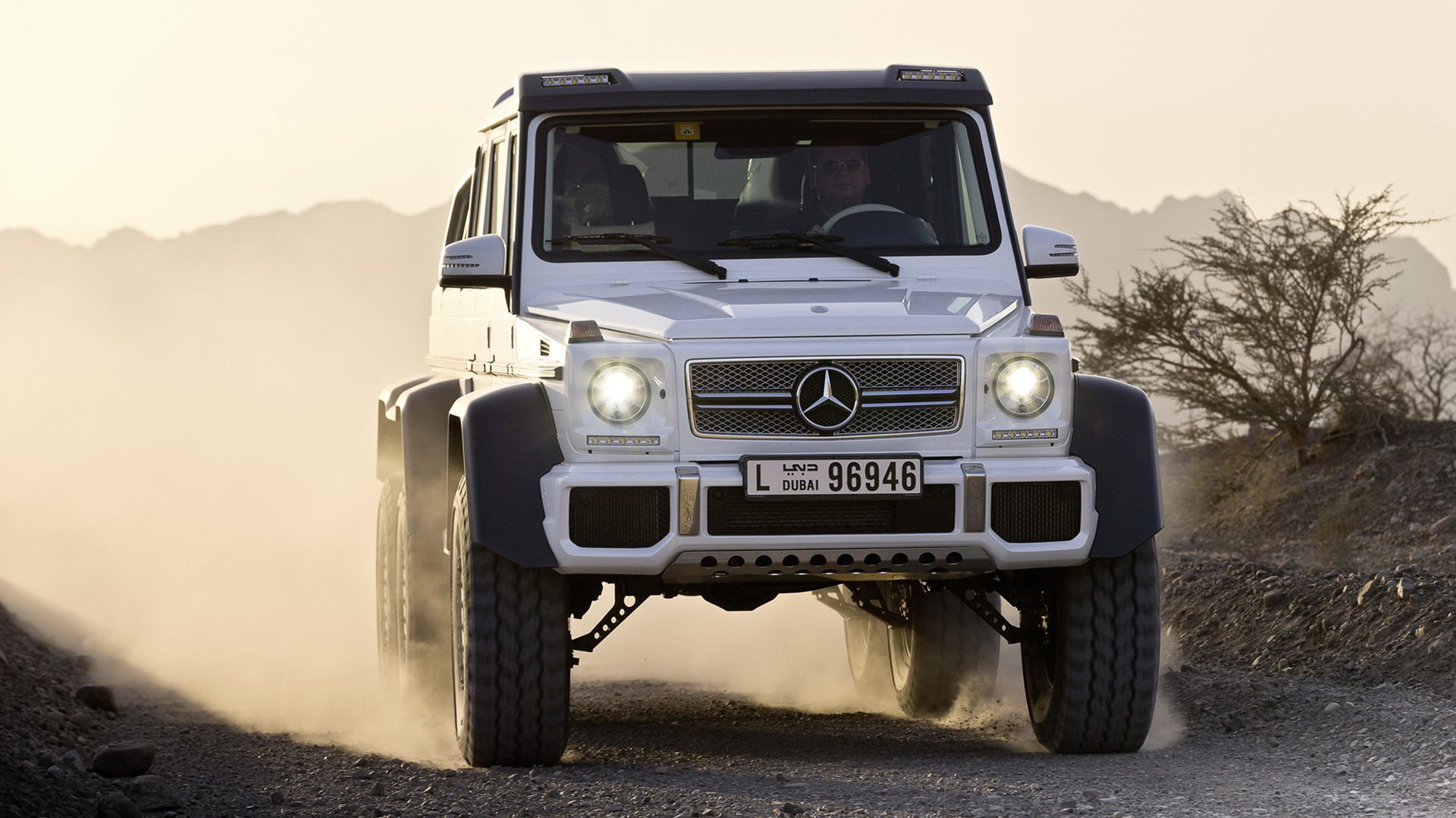 2013奔驰越野车 g63 amg 6x6壁纸_桌面壁纸论坛_电脑