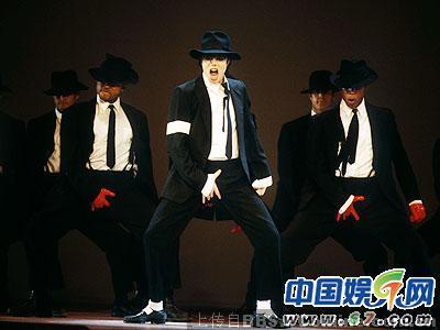 [分享] 迈克尔杰克逊舞蹈中45度前倾动作的专利