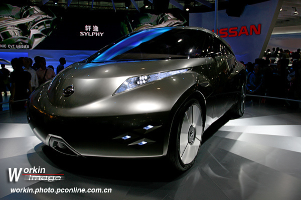 NISSAN 