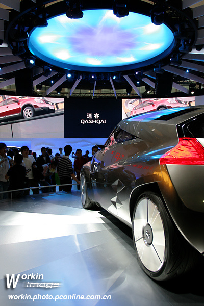 NISSAN 