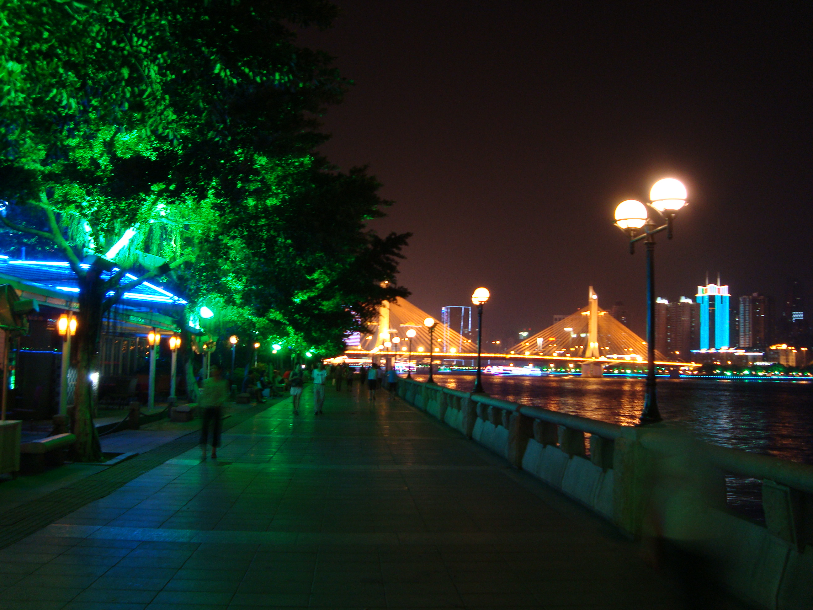 广安滨江路的夜景照片图片