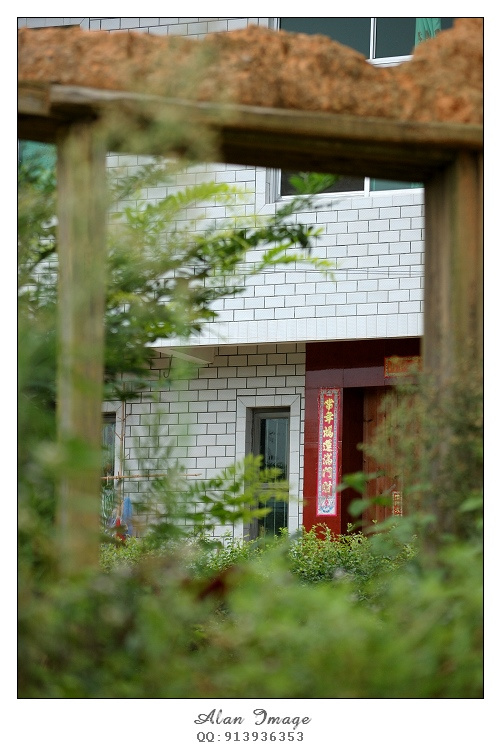   Ǩ