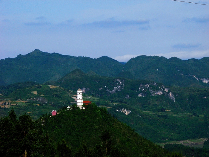 眺望钟灵山