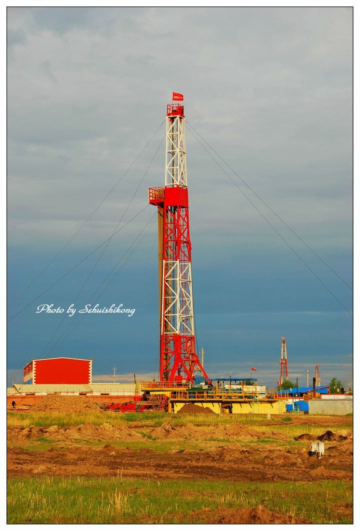 石油钻井井架照片图片