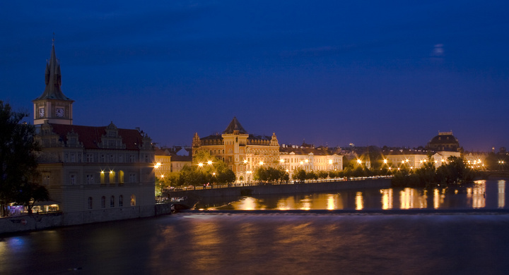 ŷ--Praha Night