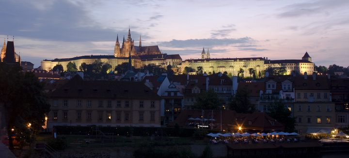 ŷ--Praha Night