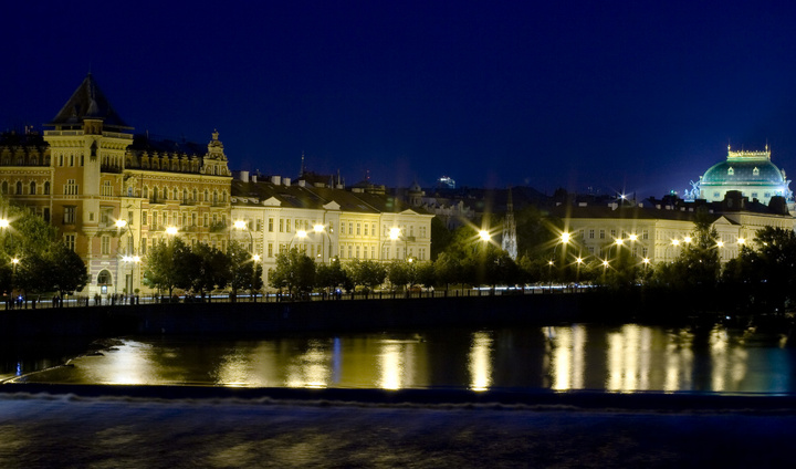 ŷ--Praha Night