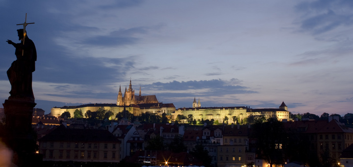 ŷ--Praha Night