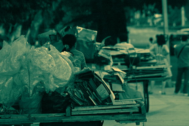 【沉重的背影摄影图片】珠海生活摄影_十一郎☆珠海拾贝_太平洋电脑网