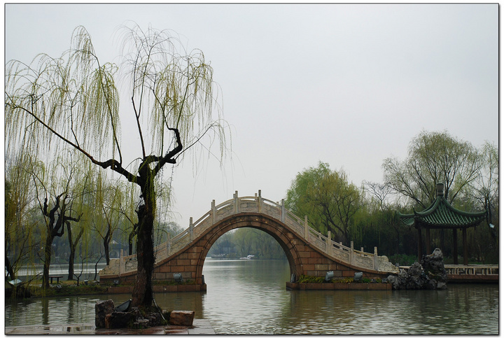 煙雨空朦下揚州