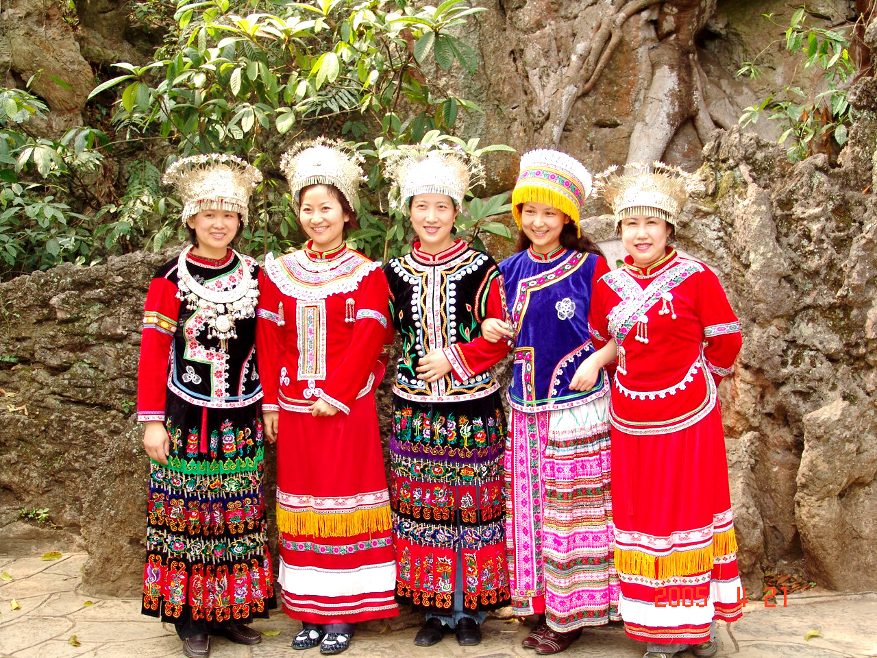 贵州有一独特的苗族村寨，女生四季穿短裙，被称为短裙苗第一村_少数民族