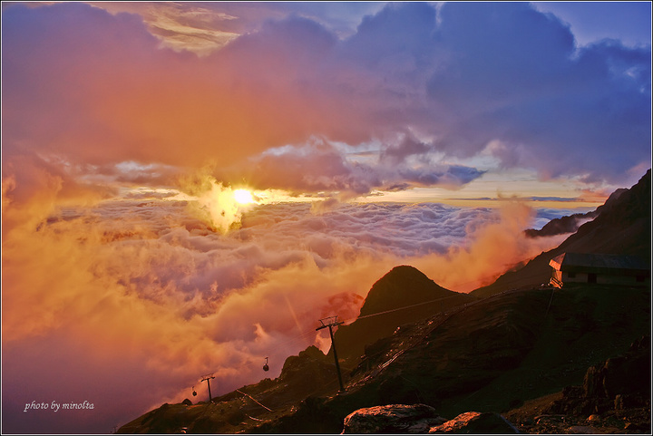 【海拔4506米观日出--丽江玉龙雪山摄影图片】