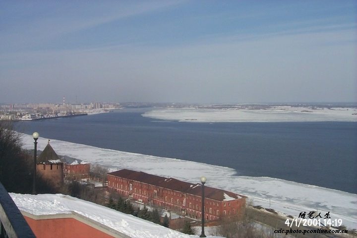 伏尔加河浜-高尔基城(初春四月冰雪覆盖)