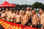 泉山湖业余游泳比赛