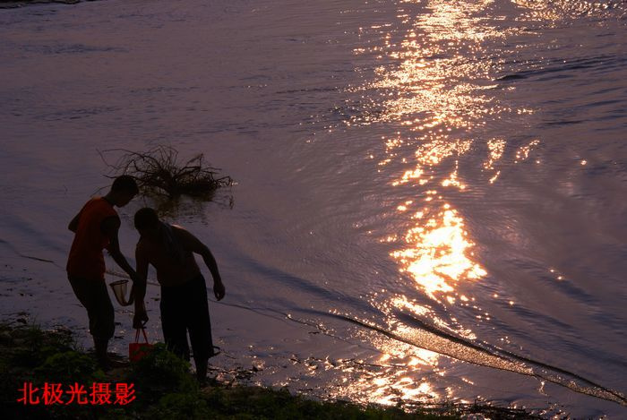 黄河渔娘打鱼图片图片