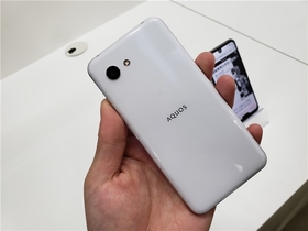 AQUOS R2 Compact