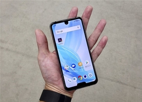 AQUOS R2 Compact