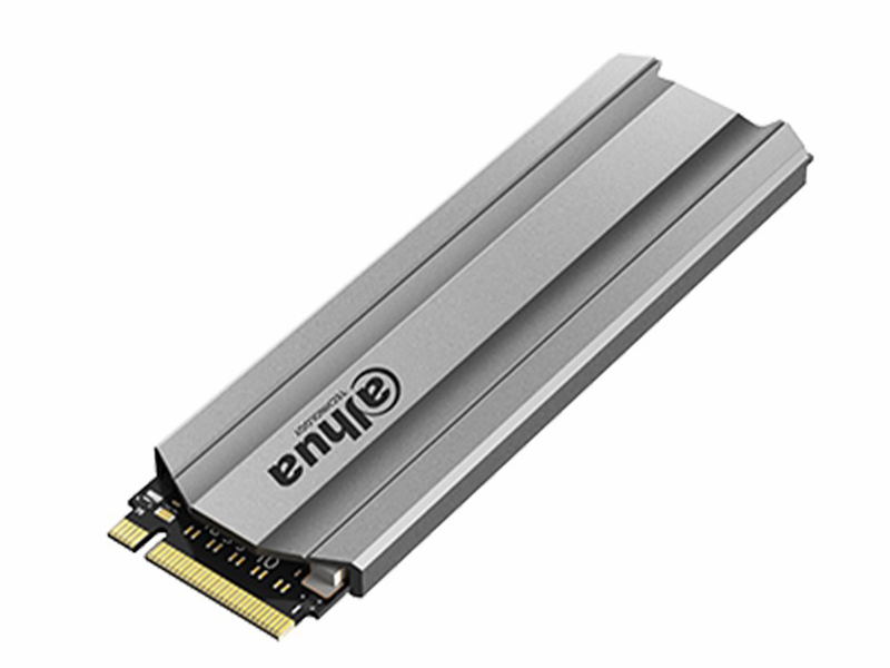 大华C900 PLUS 512GB M.2 SSD45度正面