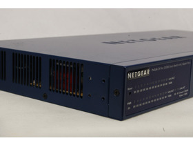 NETGEAR FS726T