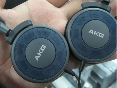 AKG K420