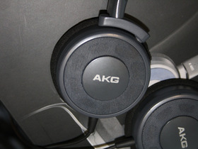 AKG K420