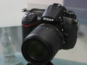 ῵D7000