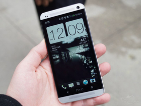 HTC OneŰ