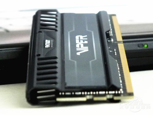 博帝毒蛇3代DDR3 1866 8G(4G×2)套装