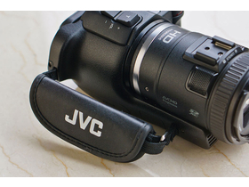 JVC P100