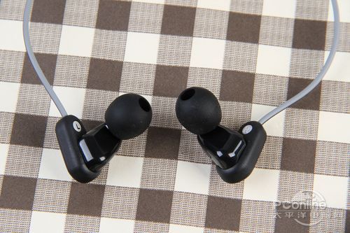 SteelSeries Flux in ear proͼ