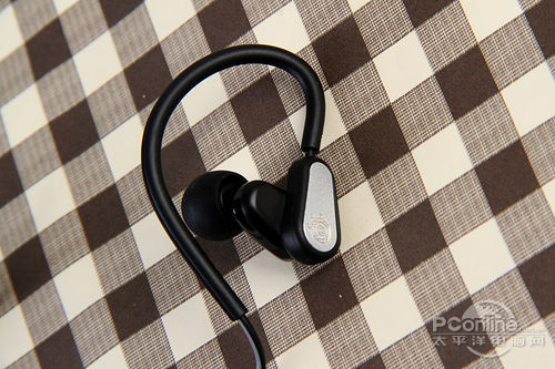 SteelSeries Flux in ear proͼ