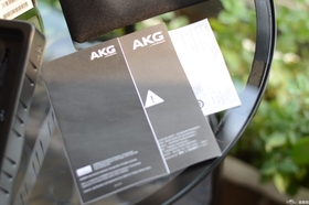 AKG Y30