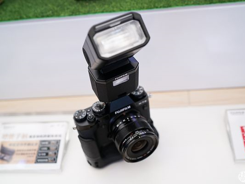 富士热靴式闪光灯EF-X500 图片