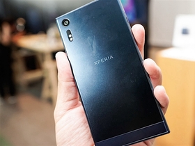 Xperia XZs