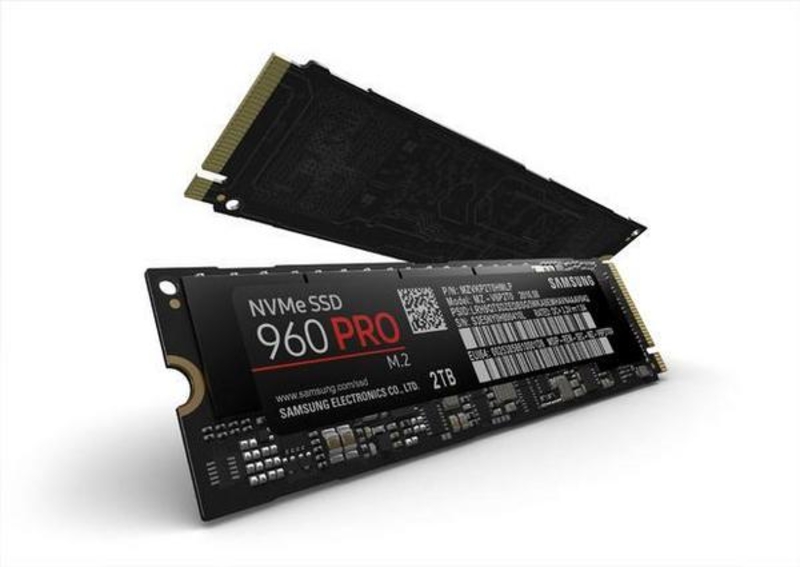 三星960 PRO M.2 NVMe 2T45度正面