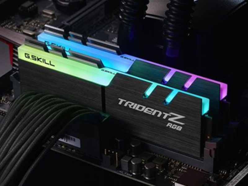 芝奇Trident Z RGB DDR4战戟4266