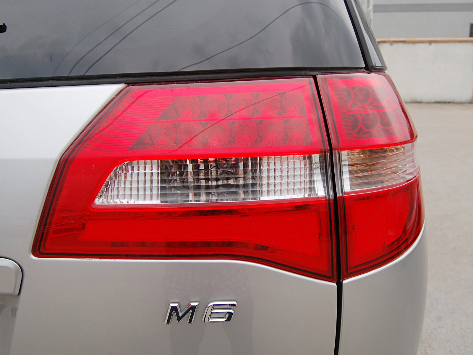 比亞迪M6外觀高清大圖