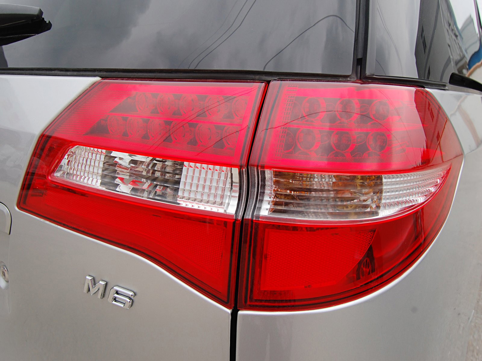 比亞迪M6外觀高清大圖