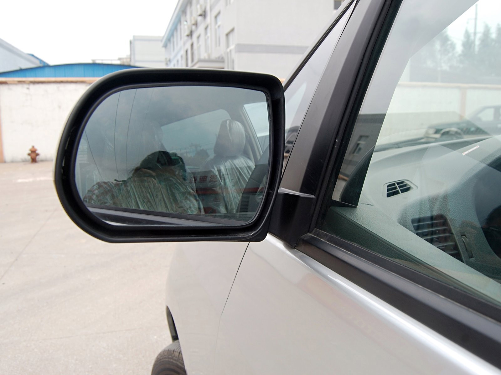 比亞迪M6外觀高清大圖